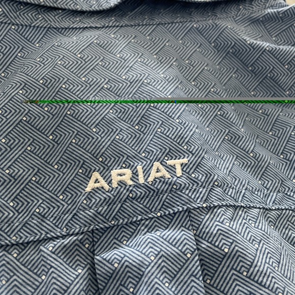 Ariat  Men XL Blue Geometric Long sleeve Shirt Logo Rodeo Work Embroidered - Picture 10 of 10